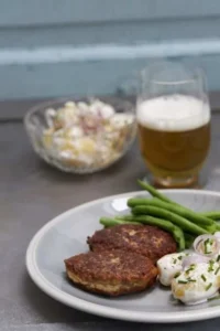 Frikadeller med kartoffelsalat