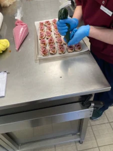 Løg og persille på rullepølse