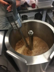 Sauce i store gryder